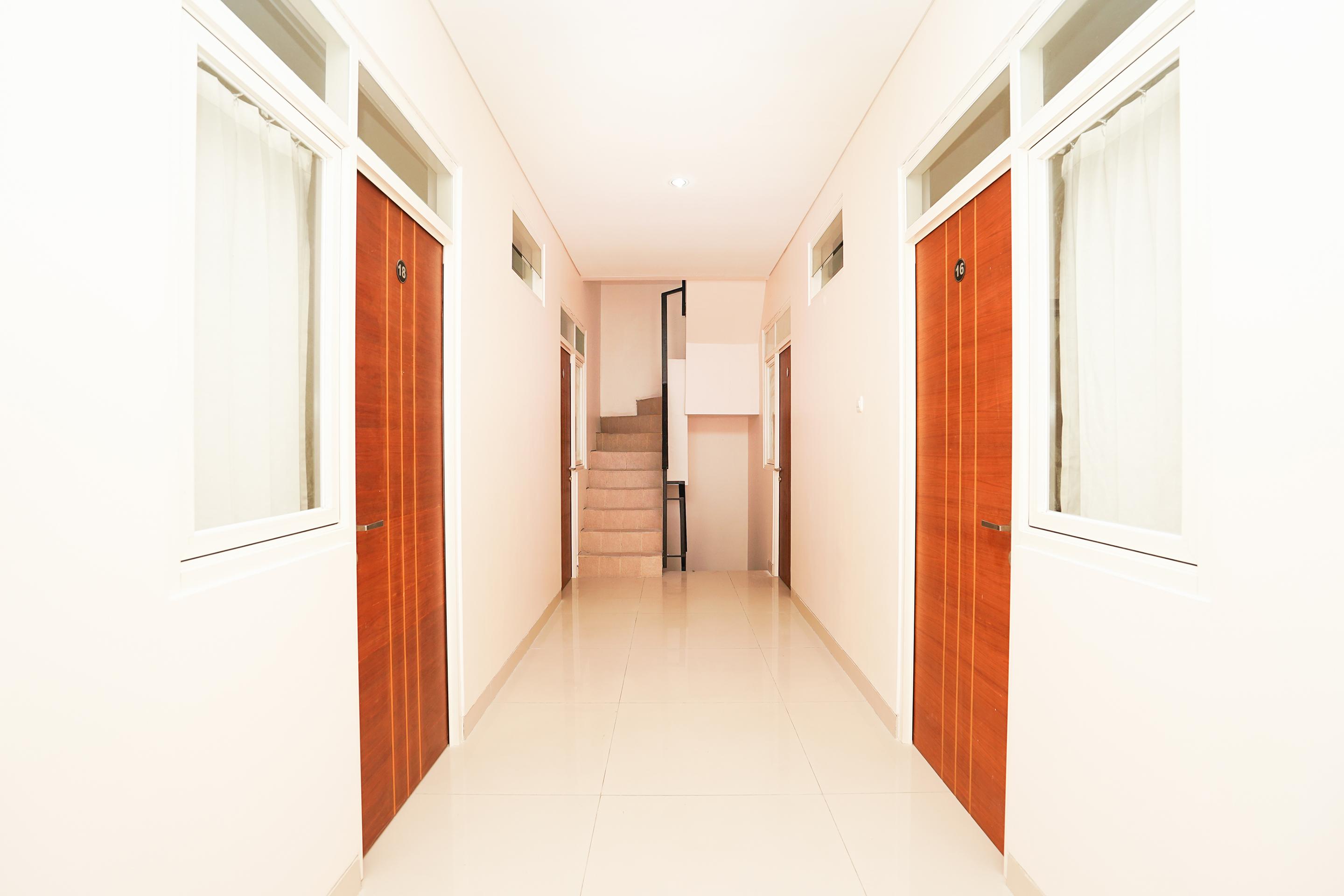 Oyo 782 Menjangan Residence At Citraland 1 Surabaya Exterior photo